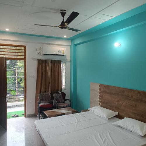 a room with a bed and a blue wall at Prem Home Stay in Rishīkesh
