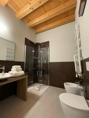 a bathroom with a shower and a toilet and a sink at Ida Boutique Hotel in Casa Marcolin