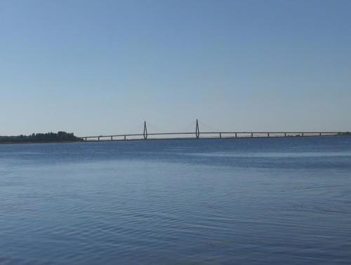 a bridge over a large body of water at Lækker lejlighed med lille have in Bogø By