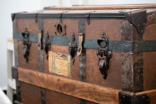 a wooden trunk with a bunch of locks on it at Home of Sunsets in Pego