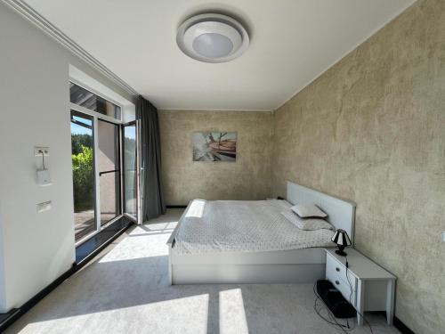 Ένα ή περισσότερα κρεβάτια σε δωμάτιο στο OASIS Beach Studio