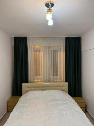 Giường trong phòng chung tại District 50 Apartment