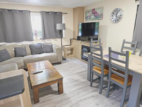 a living room with a couch and a table at Cottage no 105 auf 5 star Camping in Mariënberg