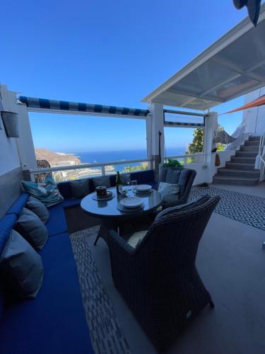 A Cliffside Ocean View Sanctuary for Couples