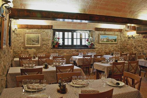 מסעדה או מקום אחר לאכול בו ב-Hotel-Restaurante La Quadra