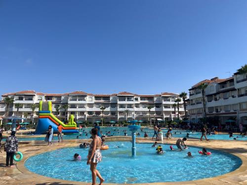 Kolam renang di atau dekat dengan Garden beach 2