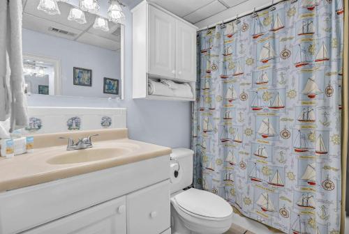 Cozy Oceanfront Condo with Heated Pools & Viewsにあるバスルーム