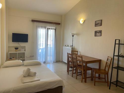 Ένα ή περισσότερα κρεβάτια σε δωμάτιο στο Aelia Apartments