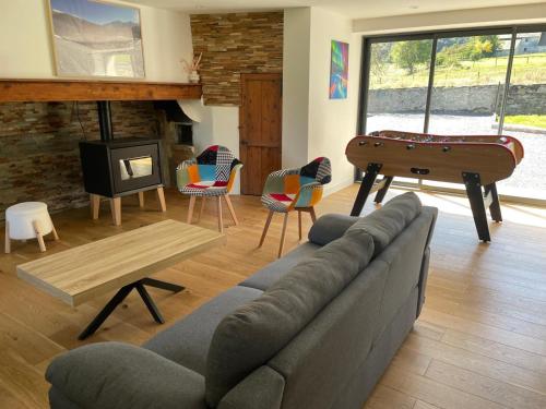 Un lugar para sentarse en Gîte L'Après-Ski, Spa, Spacieux