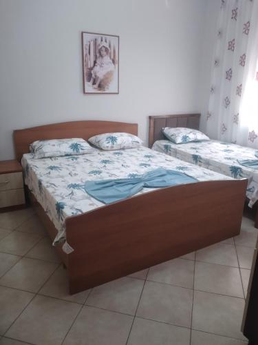 Llit o llits en una habitació de Arben apartament