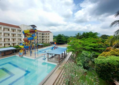 an image of a pool at a hotel at Montana Hotel Kuningan in Panawuan