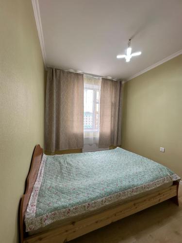 Ένα ή περισσότερα κρεβάτια σε δωμάτιο στο Tulpar tour apartment