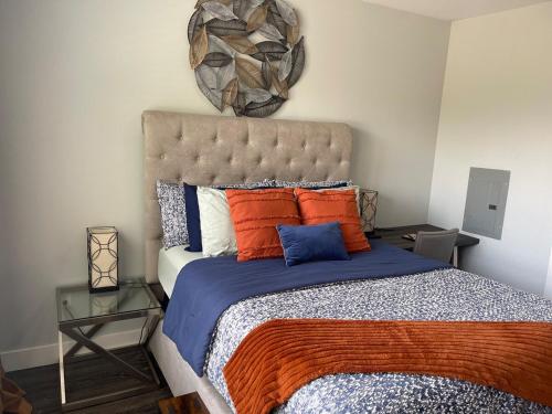 Ένα ή περισσότερα κρεβάτια σε δωμάτιο στο Business deluxe suite 15 min from DFW & Love Field