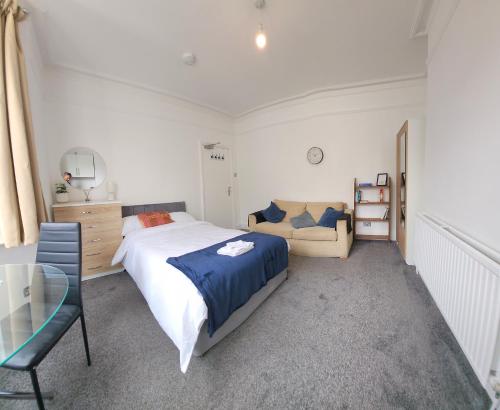 Postel nebo postele na pokoji v ubytování Oxford Private Room College