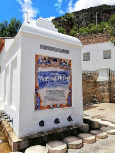 a sign in front of a white building at La BODEGA DE ROSARIO in Algodonales
