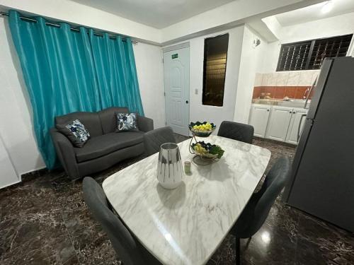 Η κουζίνα ή μικρή κουζίνα στο apartamentos y villas samantha