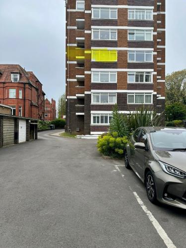 CENTRAL HOVE Large 2 bedroom Private residence with PARKING & BEACH HUT photo 11
