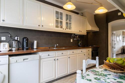 Kuchyň nebo kuchyňský kout v ubytování Luxury apartment in Monte Estoril