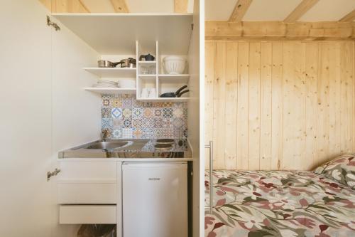 a small kitchen with a sink and a stove at Camping IZARPE in Aróstegui