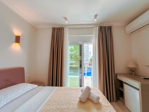 a bedroom with a bed and a sliding glass door at Blumoon Holiday in Golem