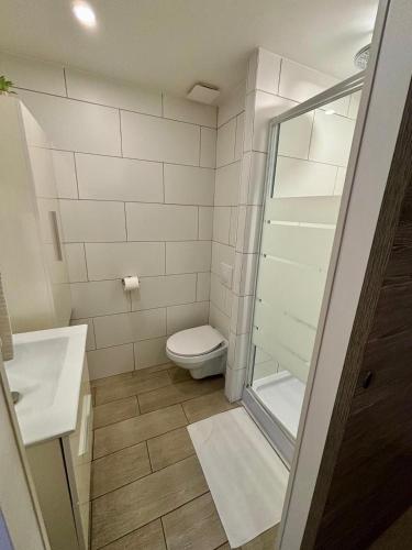 a small bathroom with a toilet and a shower at Le coin nature in Amnéville