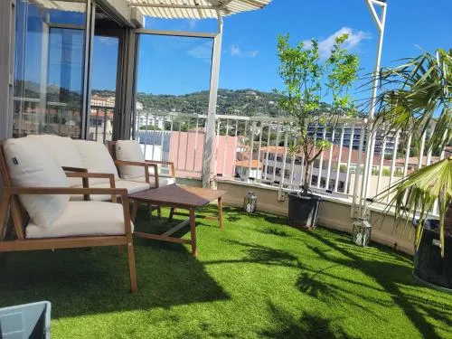 Rooftop apartment Cannes center - Parking photo 1