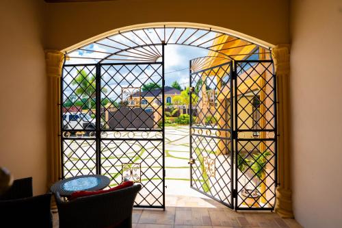 an open door with a view of a yard at Elegant,Central & spacious unit with AC at DW APTS in Mandeville