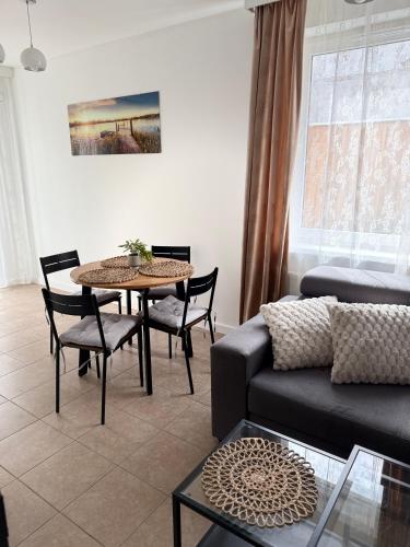 a living room with a table and a couch at Dom Gościnny Ania, Apartament nr 3 in Wisełka