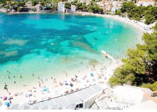 Séjournez à 100 m de la plage, clim,wifi,parking,centre à 5 m