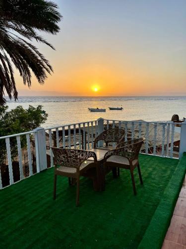 الشمس والبحر