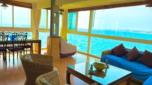 Sobre Las Olas del Mar