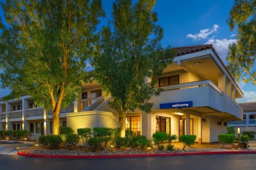 a rendering of the front of a hotel at Motel 6-Thousand Oaks, CA in Thousand Oaks