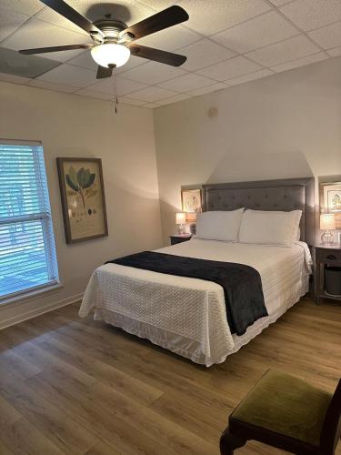 Ένα ή περισσότερα κρεβάτια σε δωμάτιο στο Mountain Views 5 Queen Bedrooms WiFi FirePit BBQ
