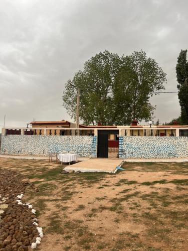 a building with a blue and white wall at Gite taymate in Zaouia Ben Smine