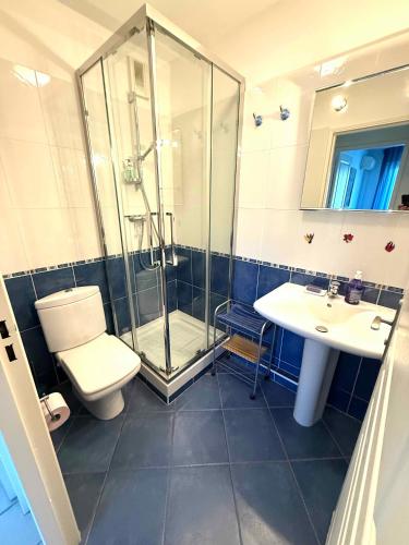 Kamar mandi di Le Beauvert - StayInAntibes