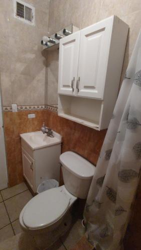 Un baño de Valle del Sol