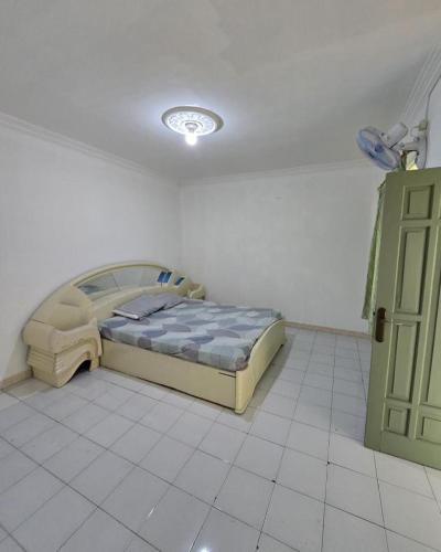 Postel nebo postele na pokoji v ubytování raya house 47