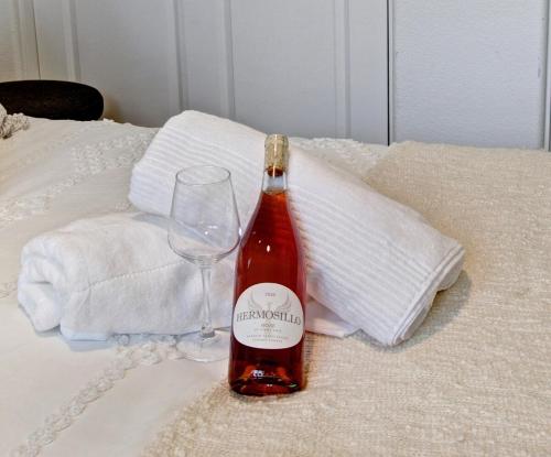 Ένα ή περισσότερα κρεβάτια σε δωμάτιο στο Charming Wine Makers 3BD- Russian River Valley