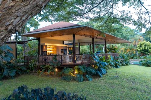 Finca La Mesa Un Paraíso de Naturaleza y Confort en el Eje Cafeteroにある庭