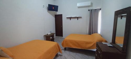 Ένα ή περισσότερα κρεβάτια σε δωμάτιο στο El hotel más céntrico de Cd Valles con estacion de autobuses a media cuadra que te llevara a toda la huasteca