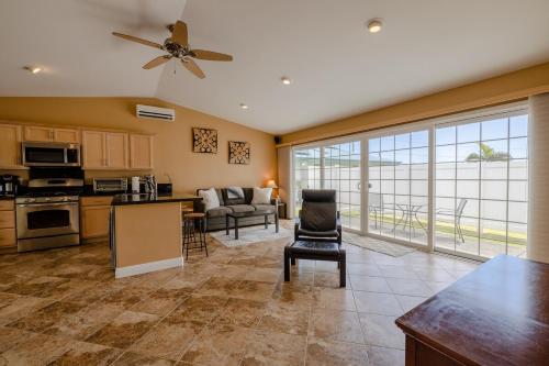 a kitchen and living room with a ceiling fan at Tropical Retreat GuestHouse in Hilo
