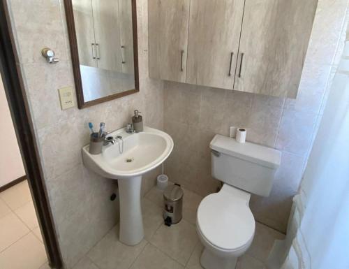 a bathroom with a toilet and a sink at Hospedaje la machi in Algarrobo