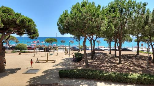 Unique apartment with direct sea view along the beach in S'Abanell Central Park Blanes