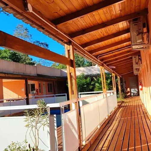 a wooden deck with a wooden pergola at Complejo Alma Misionera in Puerto Iguazú