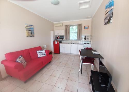 Η κουζίνα ή μικρή κουζίνα στο Lakes Entrance Holiday Units