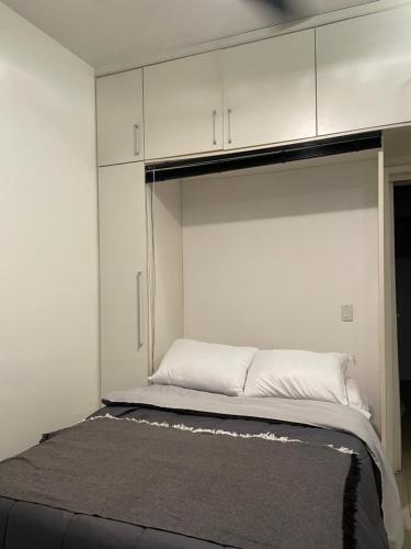 Un pat sau paturi într-o cameră la Loft da Camy