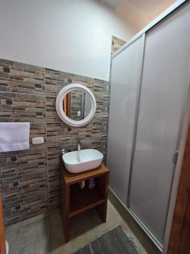 a bathroom with a sink and a mirror at Posada Casa Bonita in Puerto Maldonado