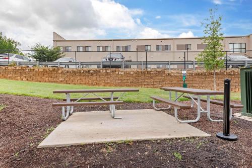 a picnic table and bench in front of a building at Extended Stay America Premier Suites - Charlottesville in Charlottesville