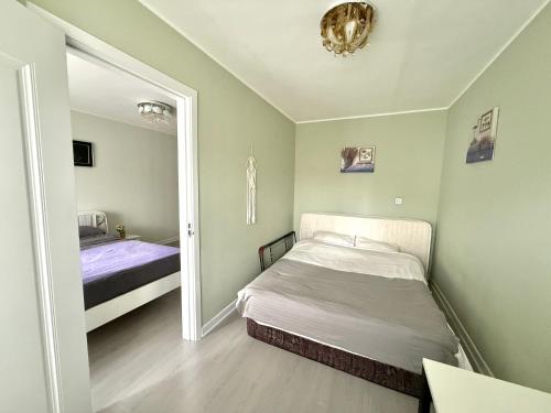 a small bedroom with a bed and a mirror at Urban Suites Spacious 2-Bedroom Apartment in Taryaatayn Baraanii Bayshing