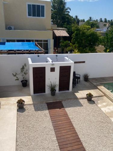 a house with two doors and a swimming pool at Casa Loto D in Chelem